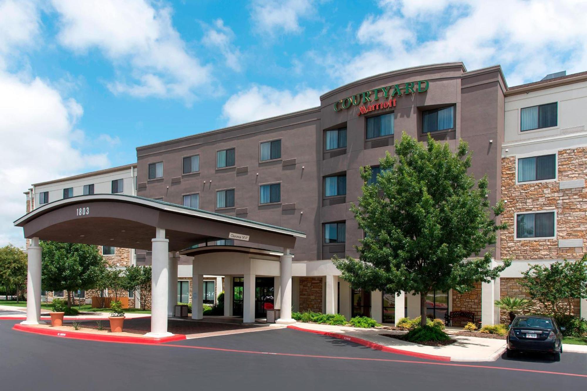 Courtyard By Marriott North Stone Oak At Legacy Hotel 3*
