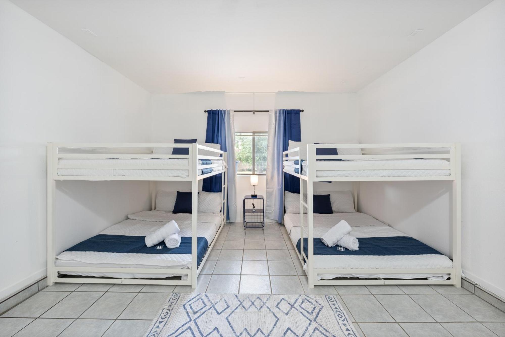 16414 Charming 4-bedroom In Desirable Holiday home San Antonio