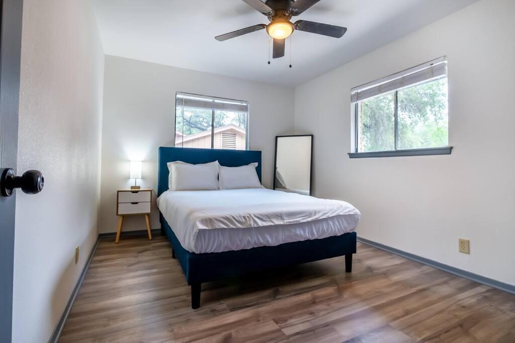 With Huge Fenced Yard Holiday home *
