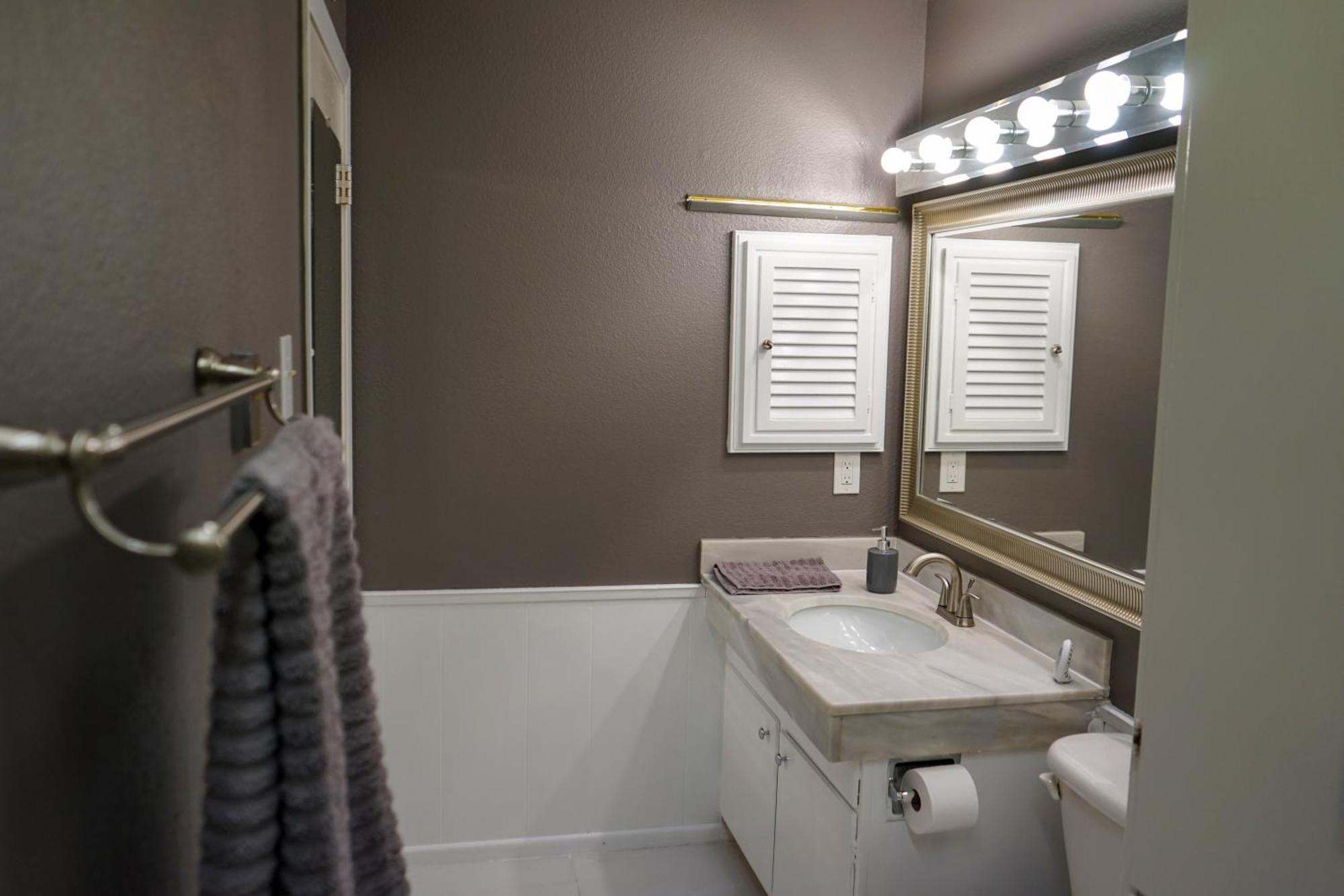 Holiday home Artsy Bohemian - 2 Min To Airport -thegoodplace#2 San Antonio