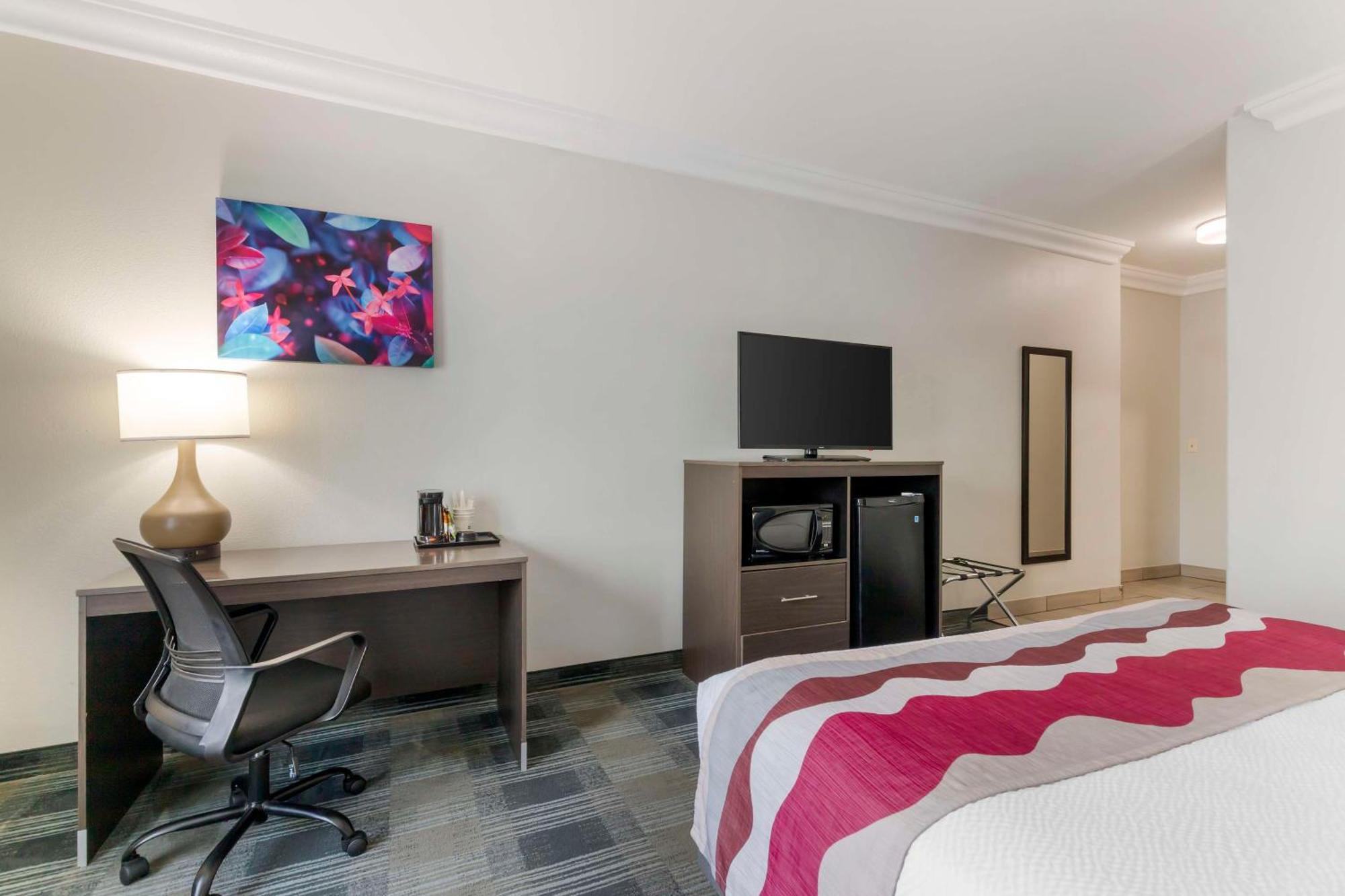 Hotel Western Medical Center North & Near Six Flags 3*