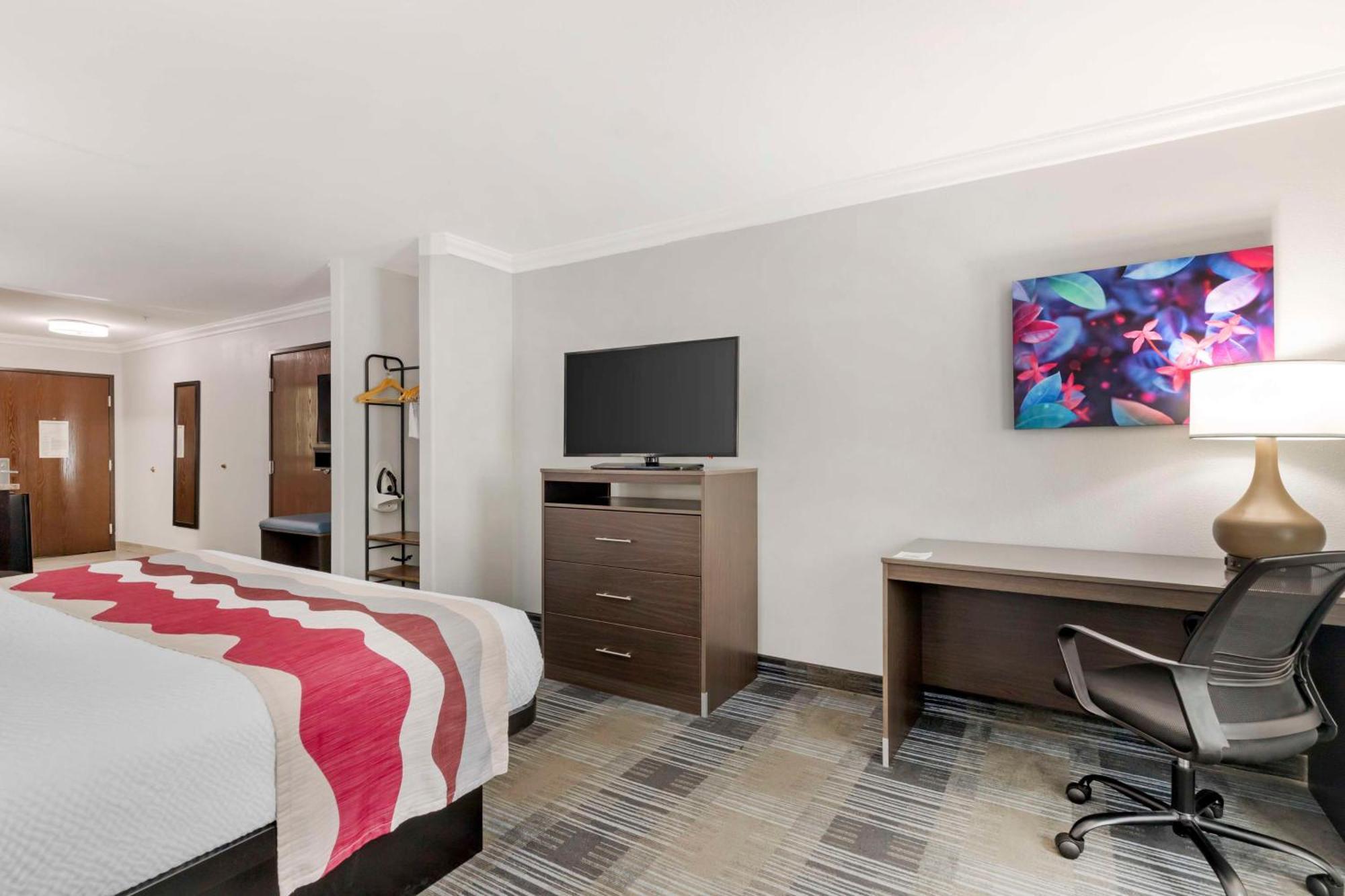 Western Medical Center North & Near Six Flags Hotel 3*