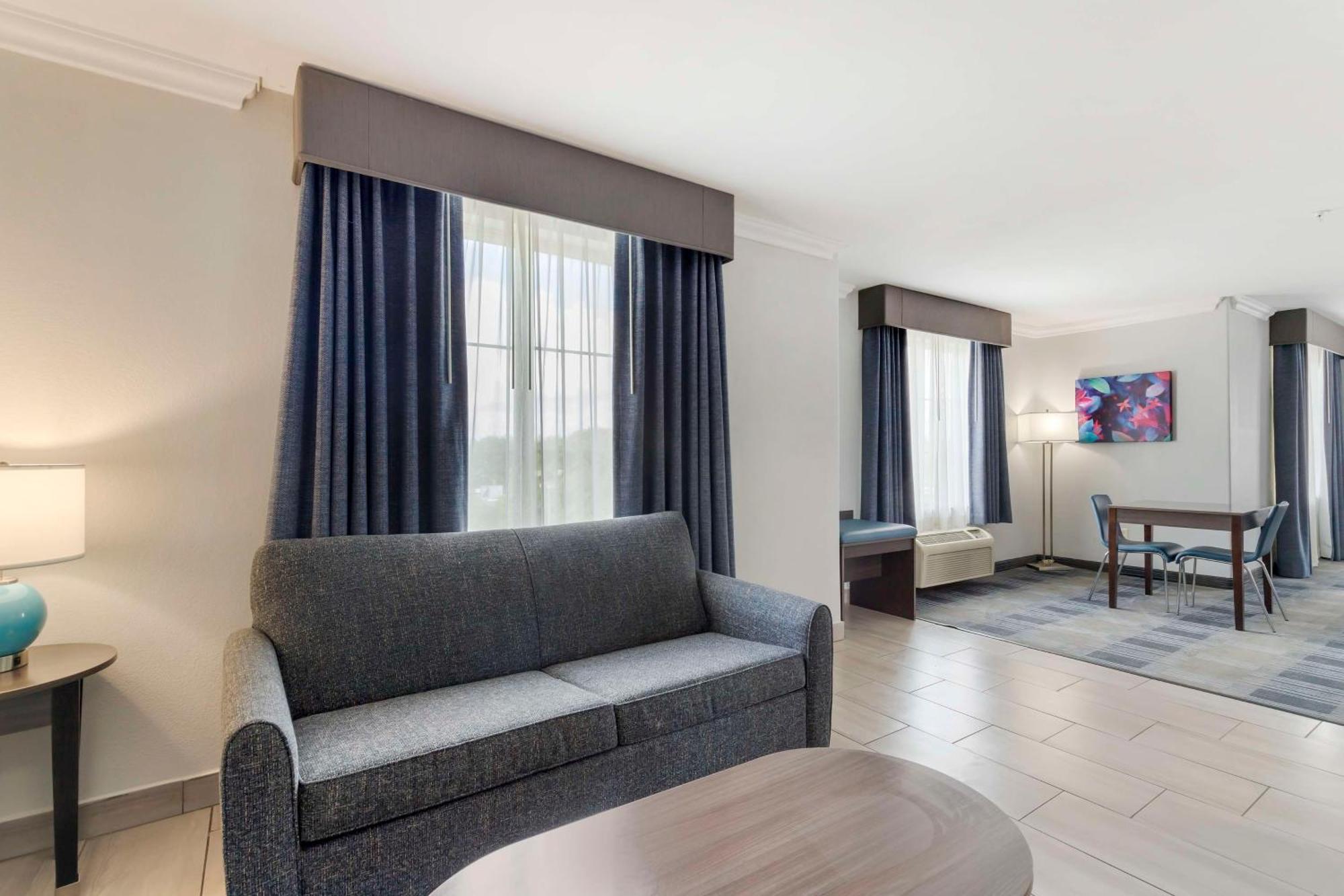 Hotel Western Medical Center North & Near Six Flags 3*