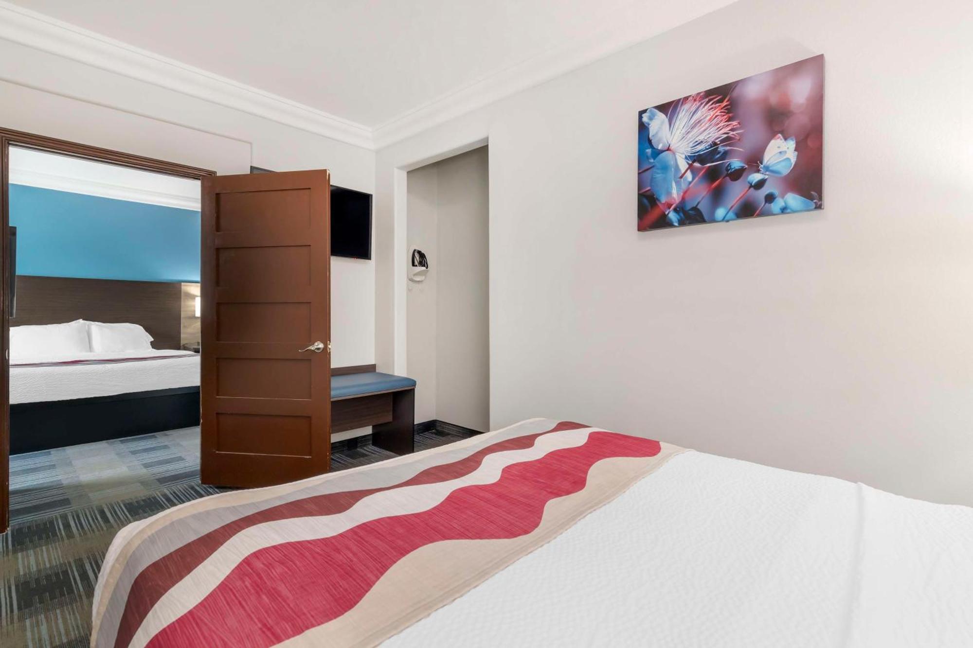 Hotel Western Medical Center North & Near Six Flags 3*