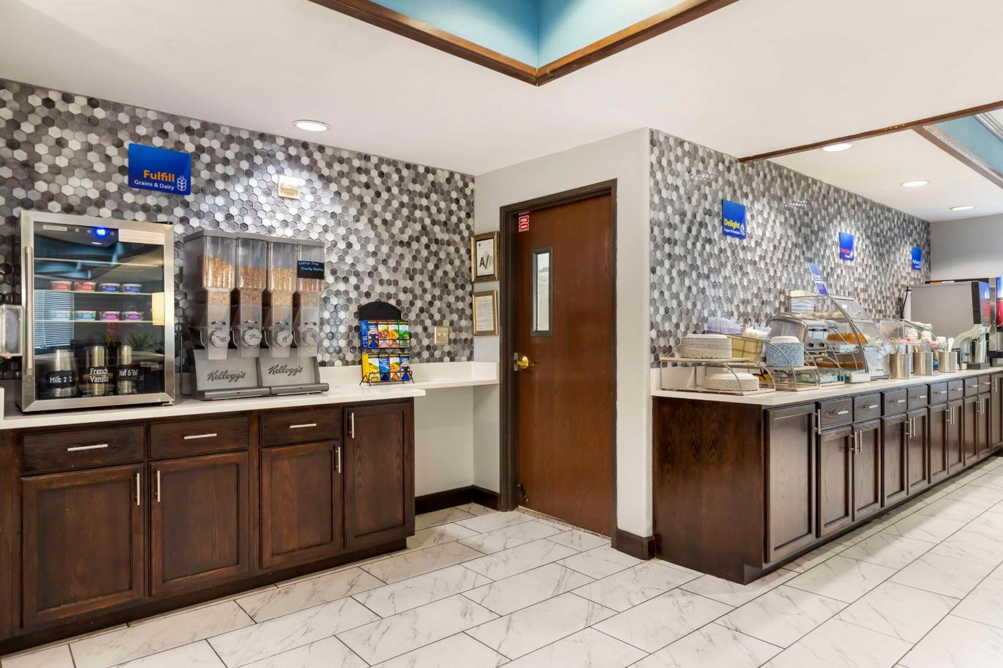 Hotel Western Medical Center North & Near Six Flags 3*
