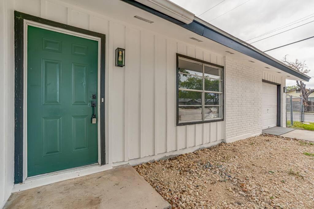 Cozy Retreat Near Downtown Sa