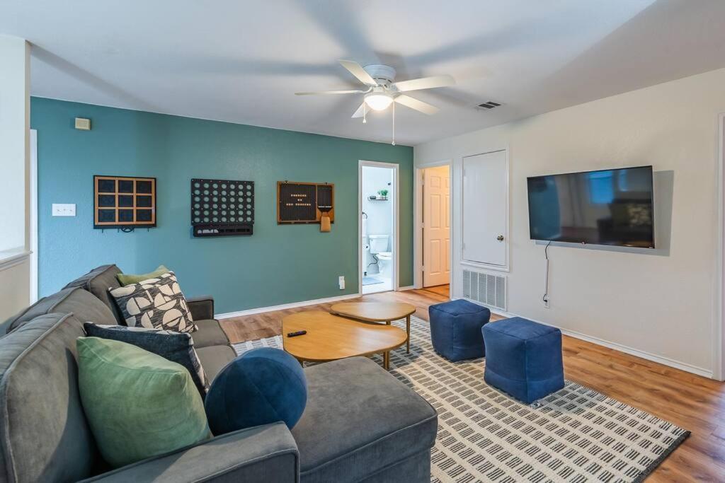 Newly Renovated! Spacious 4 Bedroom House 5 Min To La Cantera & Six Flags * San Antonio