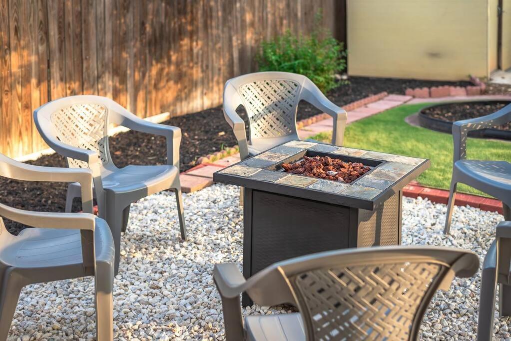Newly Renovated! Spacious 4 Bedroom House 5 Min To La Cantera & Six Flags San Antonio