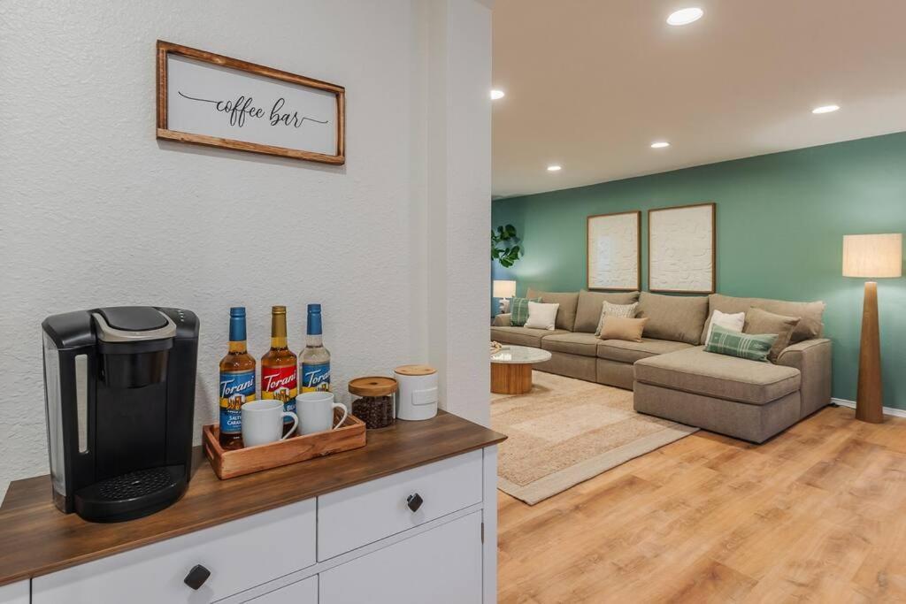 Newly Renovated! Spacious 4 Bedroom House 5 Min To La Cantera & Six Flags Holiday home San Antonio