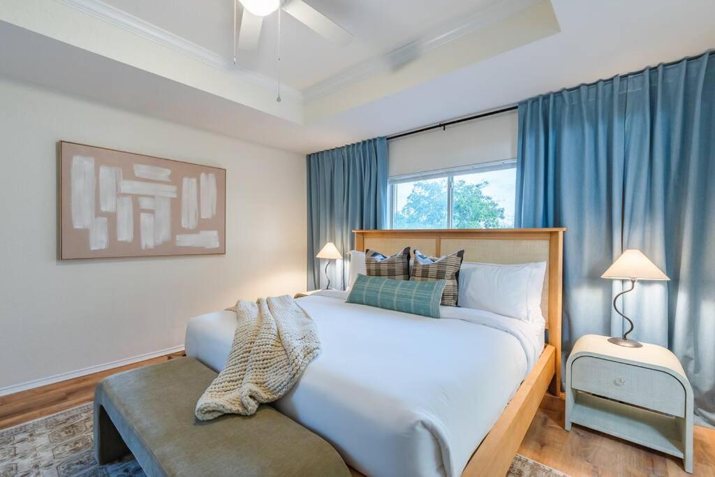 Newly Renovated! Spacious 4 Bedroom House 5 Min To La Cantera & Six Flags San Antonio