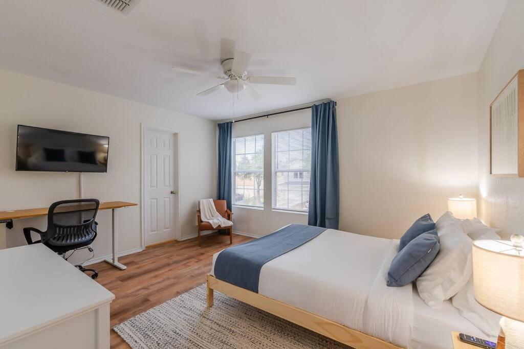 Newly Renovated! Spacious 4 Bedroom House 5 Min To La Cantera & Six Flags Holiday home San Antonio