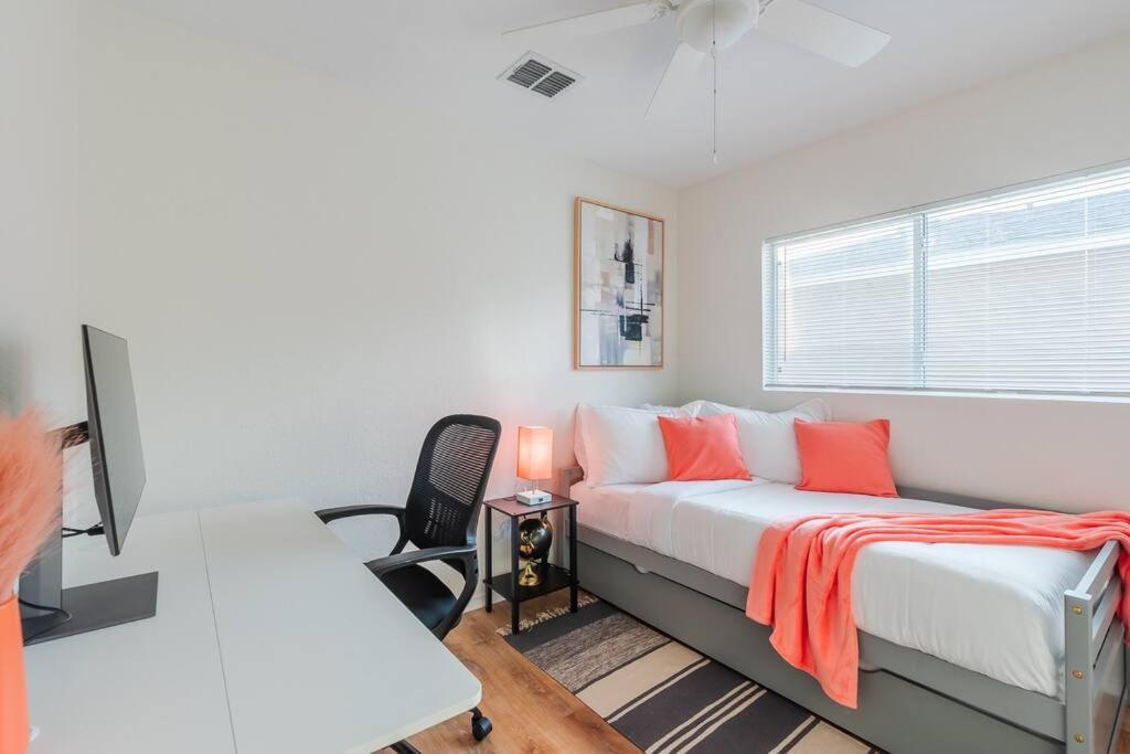 Newly Renovated! Spacious 4 Bedroom House 5 Min To La Cantera & Six Flags San Antonio