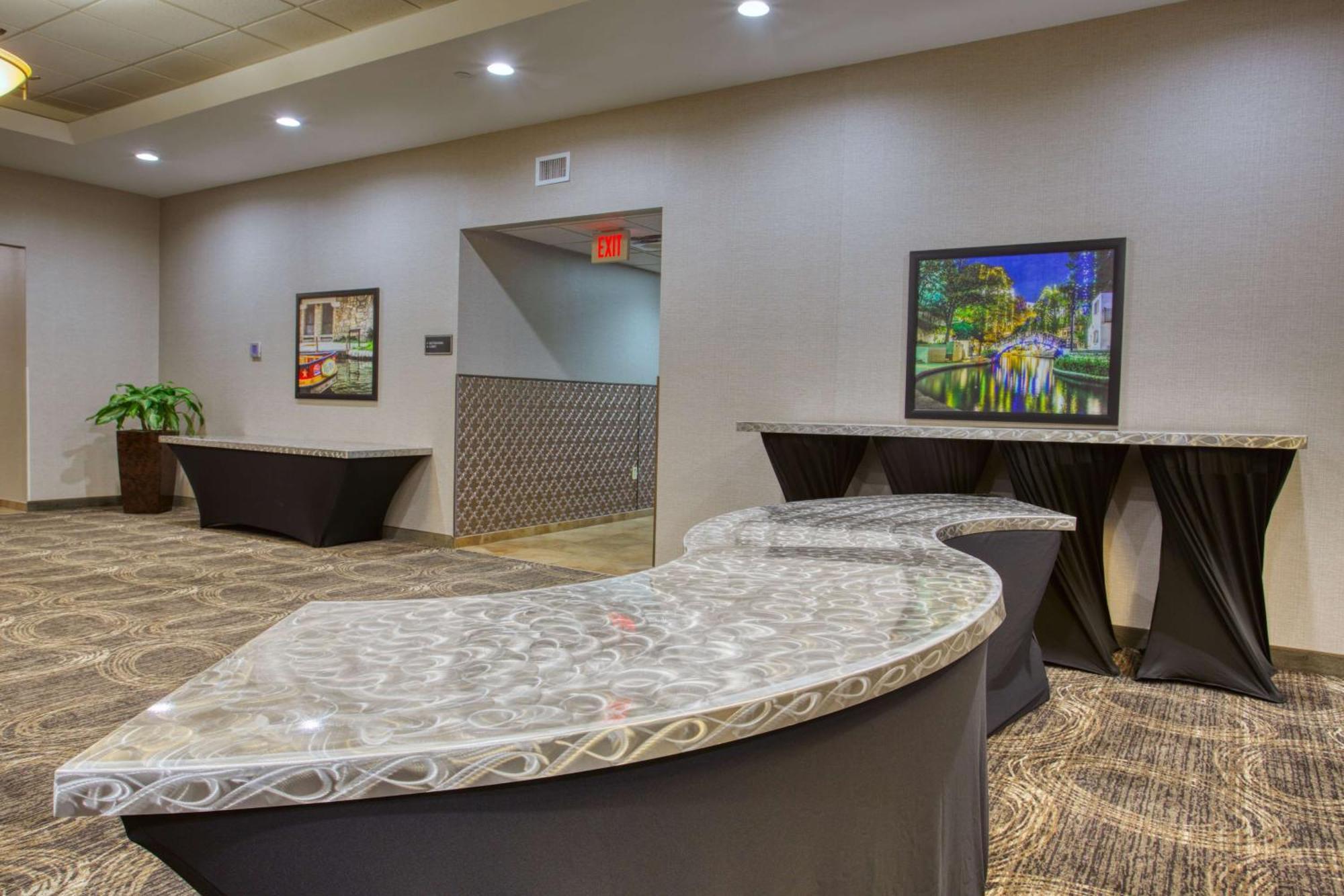 Drury & Near La Cantera Hotel