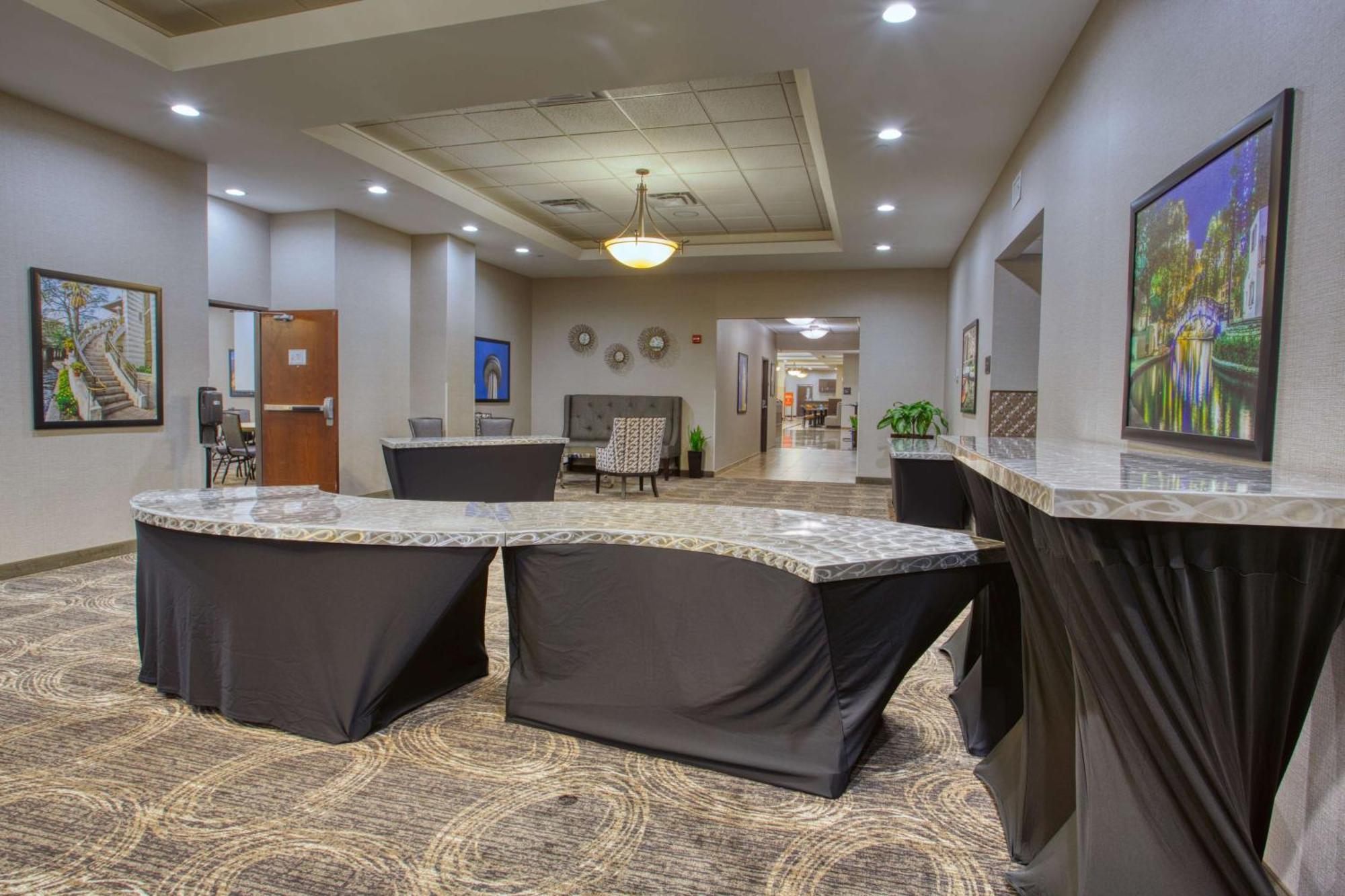 Drury & Near La Cantera Hotel 3*