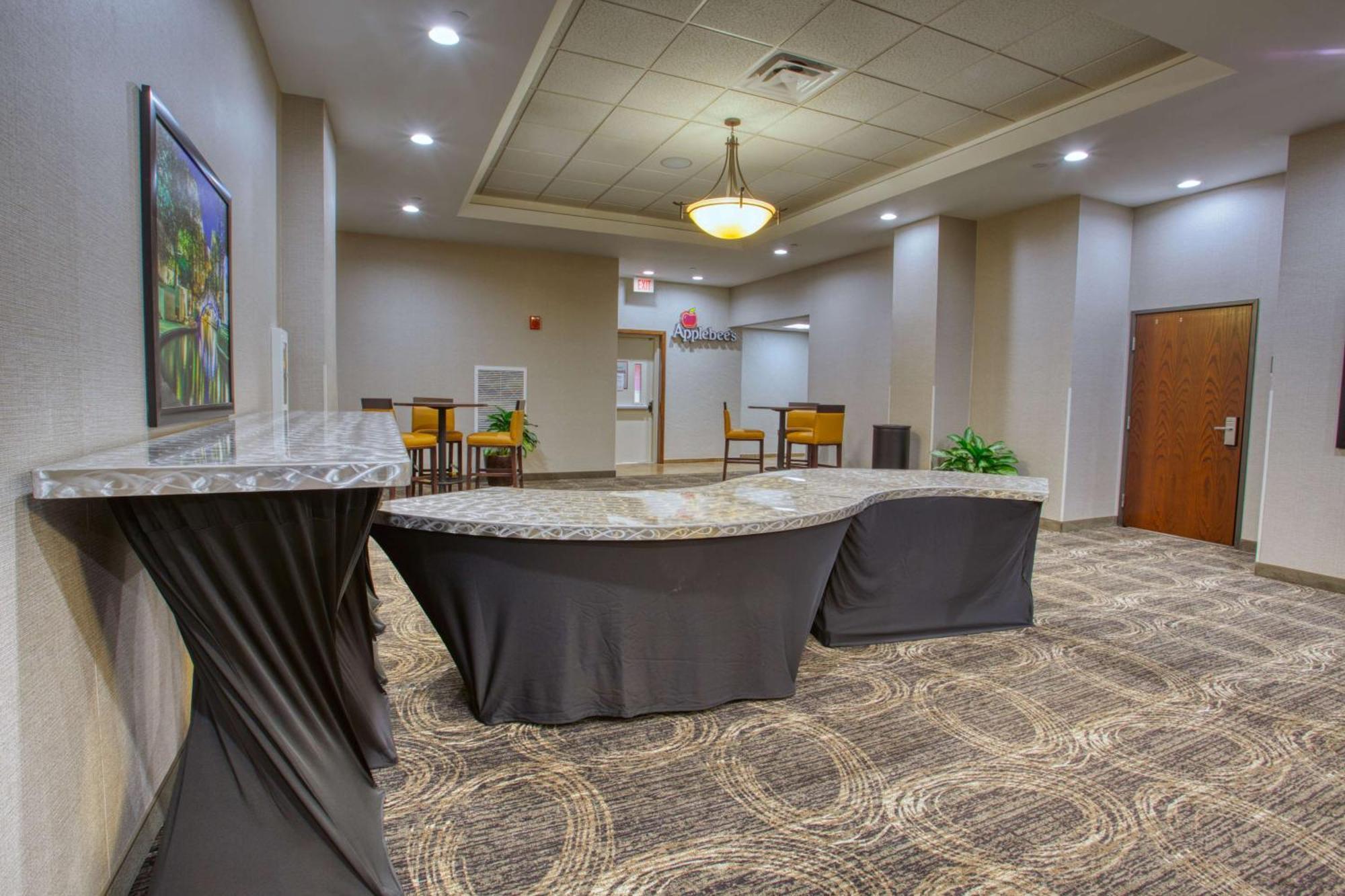 Hotel Drury & Near La Cantera San Antonio
