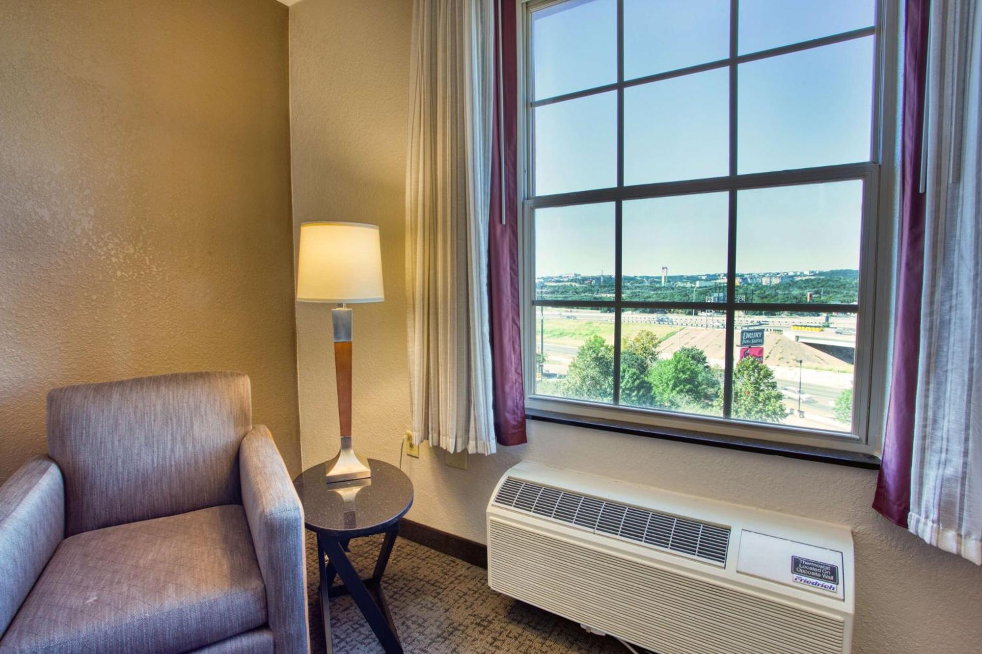 Hotel Drury & Near La Cantera