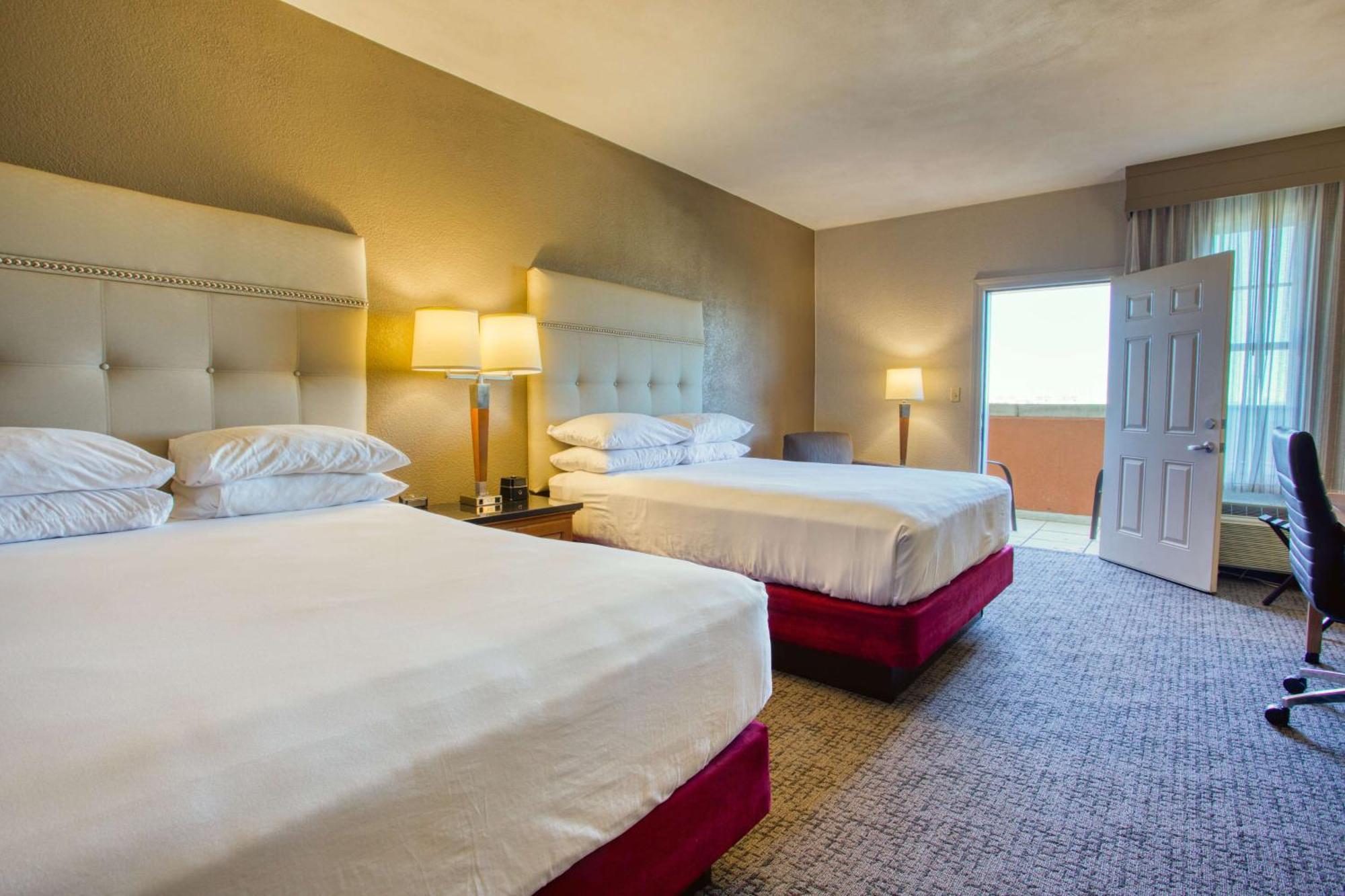 Hotel Drury & Near La Cantera 3*