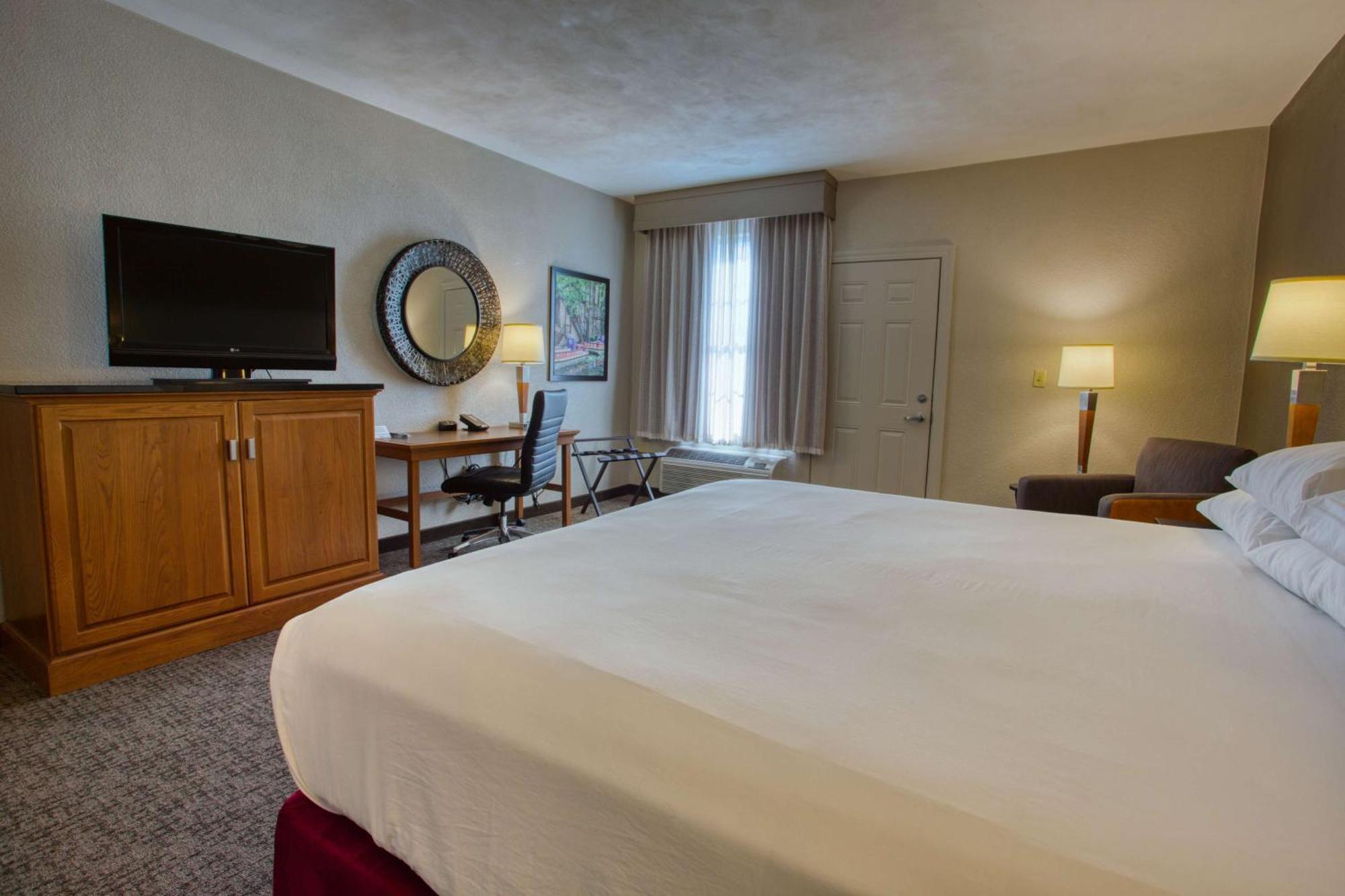 Drury & Near La Cantera Hotel