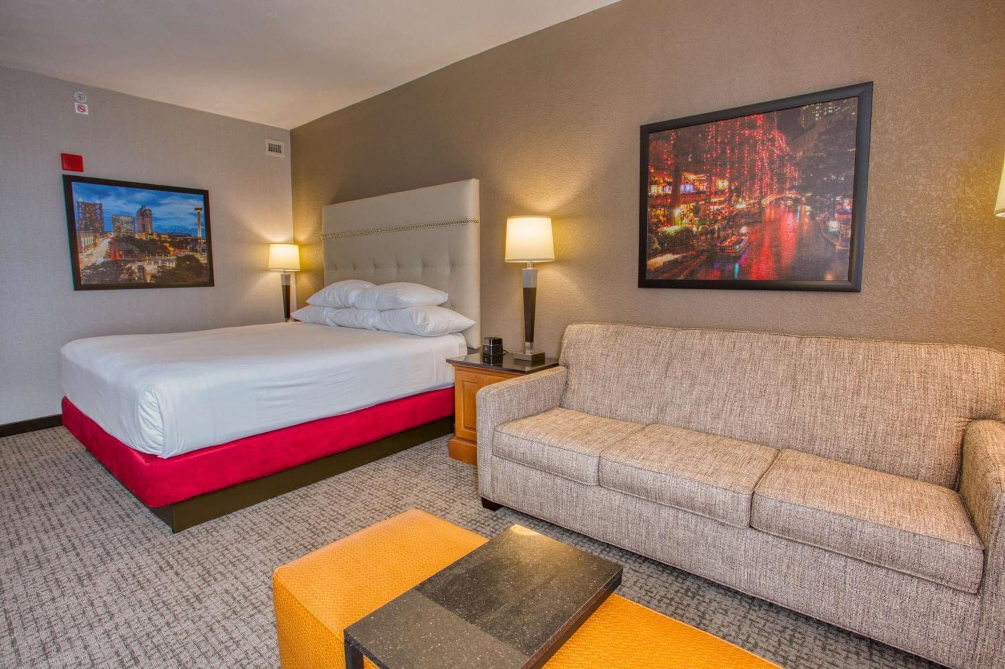 Drury & Near La Cantera Hotel 3*