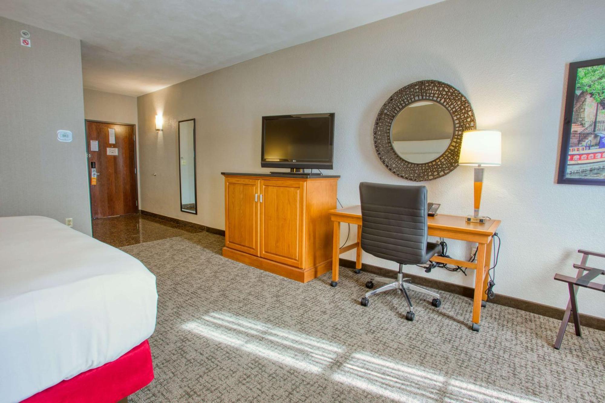 Hotel Drury & Near La Cantera 3*