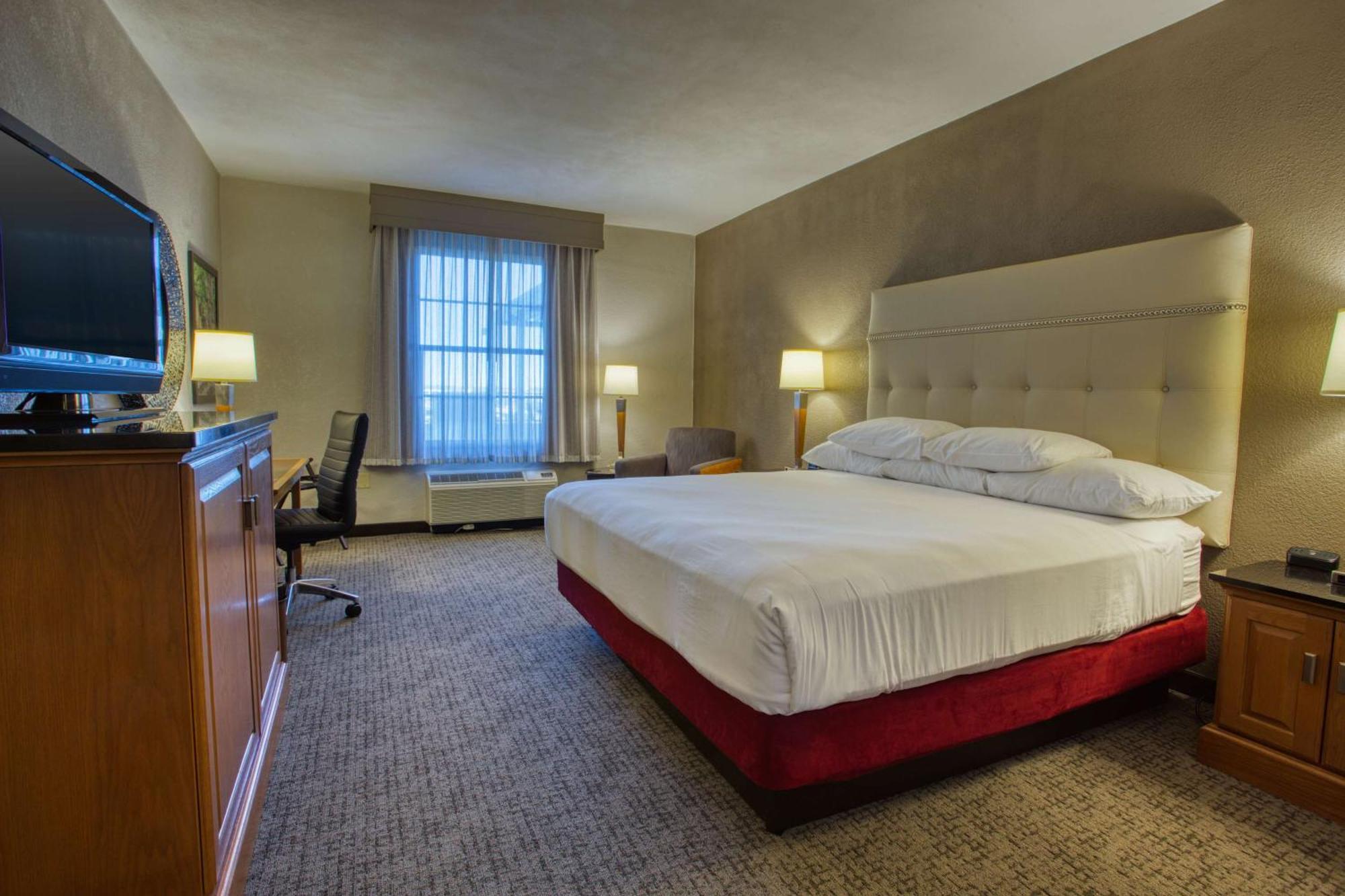 Hotel Drury & Near La Cantera