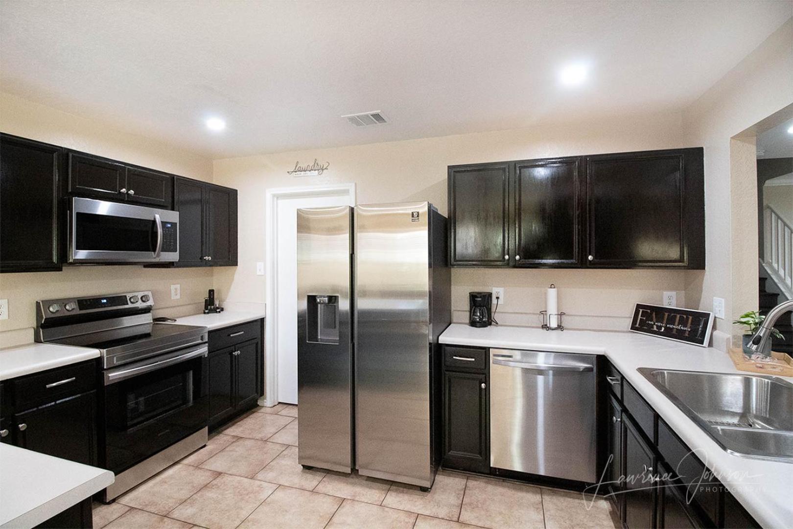 Cozy - Self Check-in W/spacious Deck Holiday home San Antonio