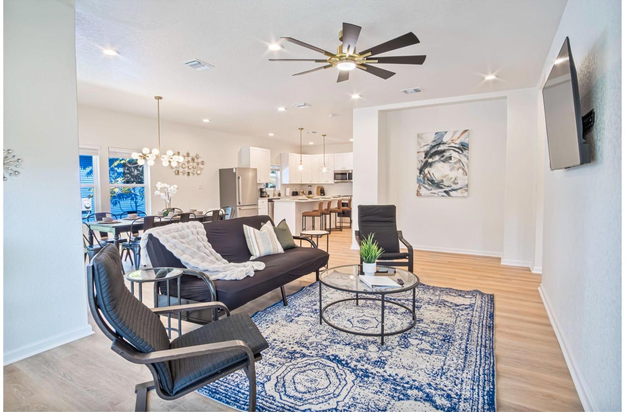 Urban Delight 4br3ba Near Center *