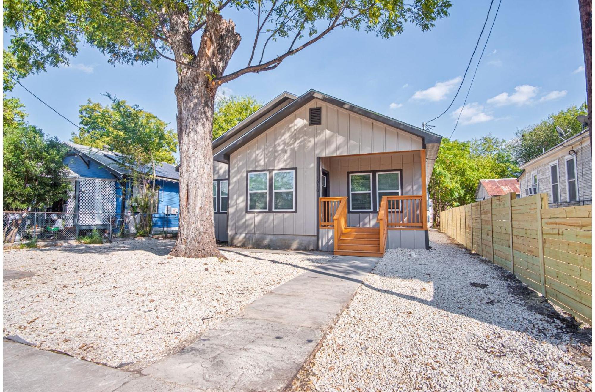 Urban Delight 4br3ba Near Center San Antonio