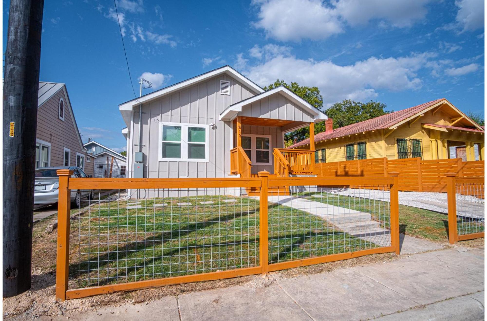 Lovely Charming 4br2.5ba Near Downtowns Prime Holiday home San Antonio