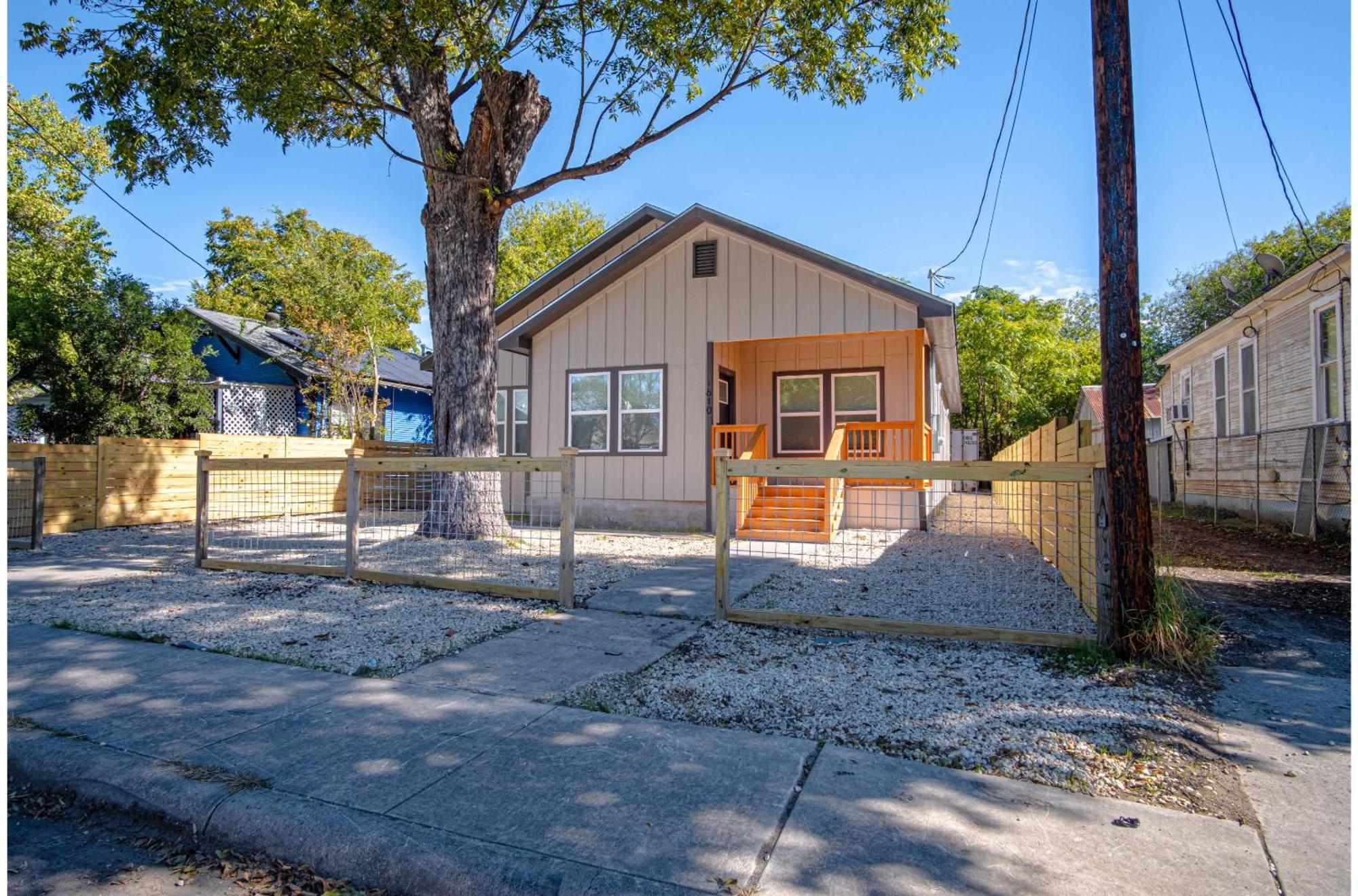 Urban Delight 4br3ba Near Center