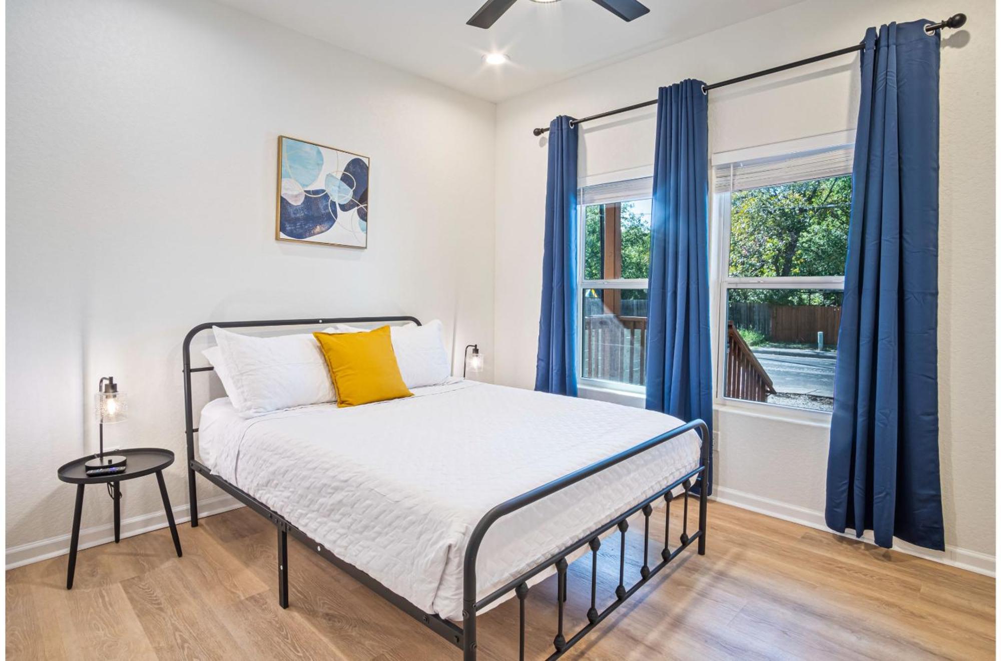 Urban Delight 4br3ba Near Center *