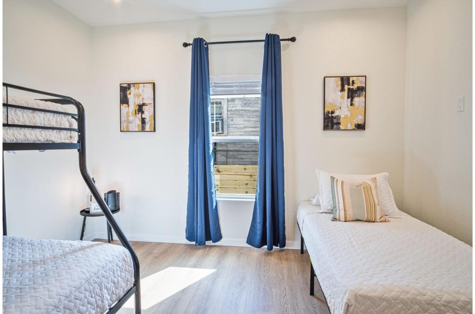 Urban Delight 4br3ba Near Center * San Antonio