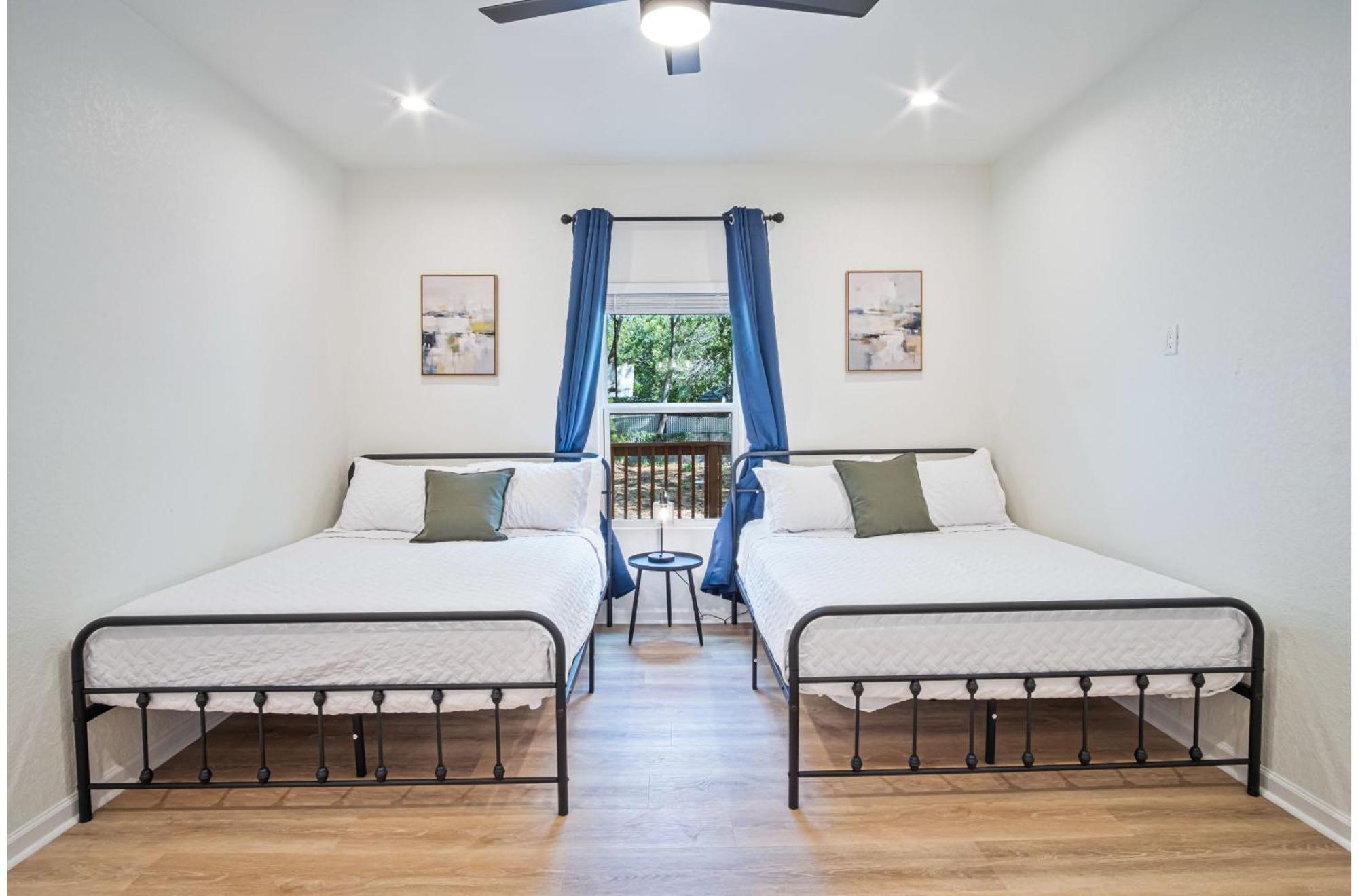 Urban Delight 4br3ba Near Center Holiday home *