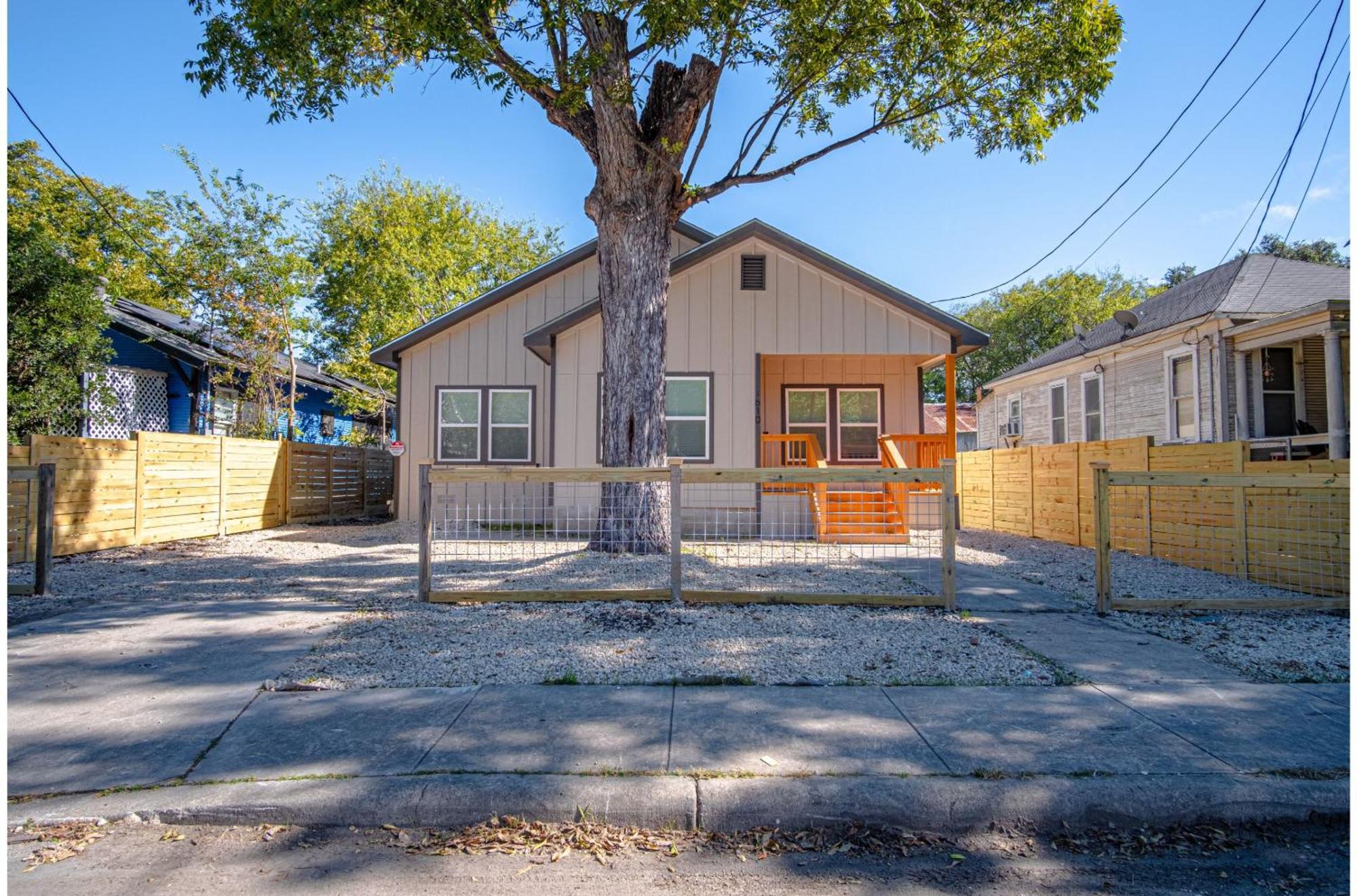 Urban Delight 4br3ba Near Center * San Antonio