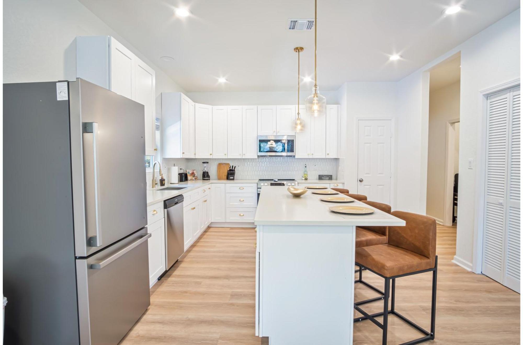 Urban Delight 4br3ba Near Center Holiday home