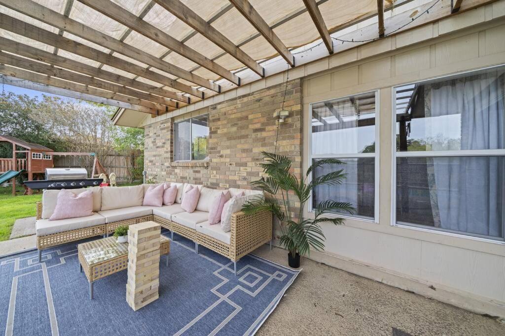 Holiday home 10min To Sat - Eclectic 4bd - Mcalister Park Haven *