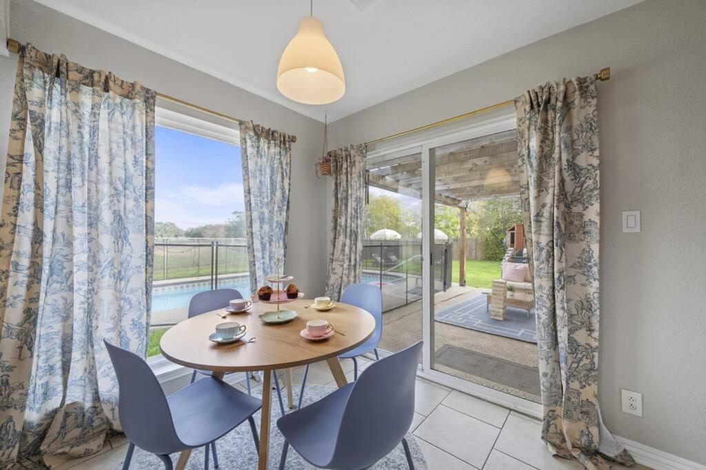 Holiday home 10min To Sat - Eclectic 4bd - Mcalister Park Haven