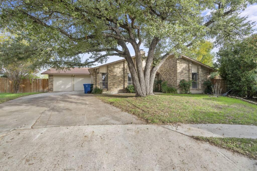 Holiday home 10min To Sat - Eclectic 4bd - Mcalister Park Haven