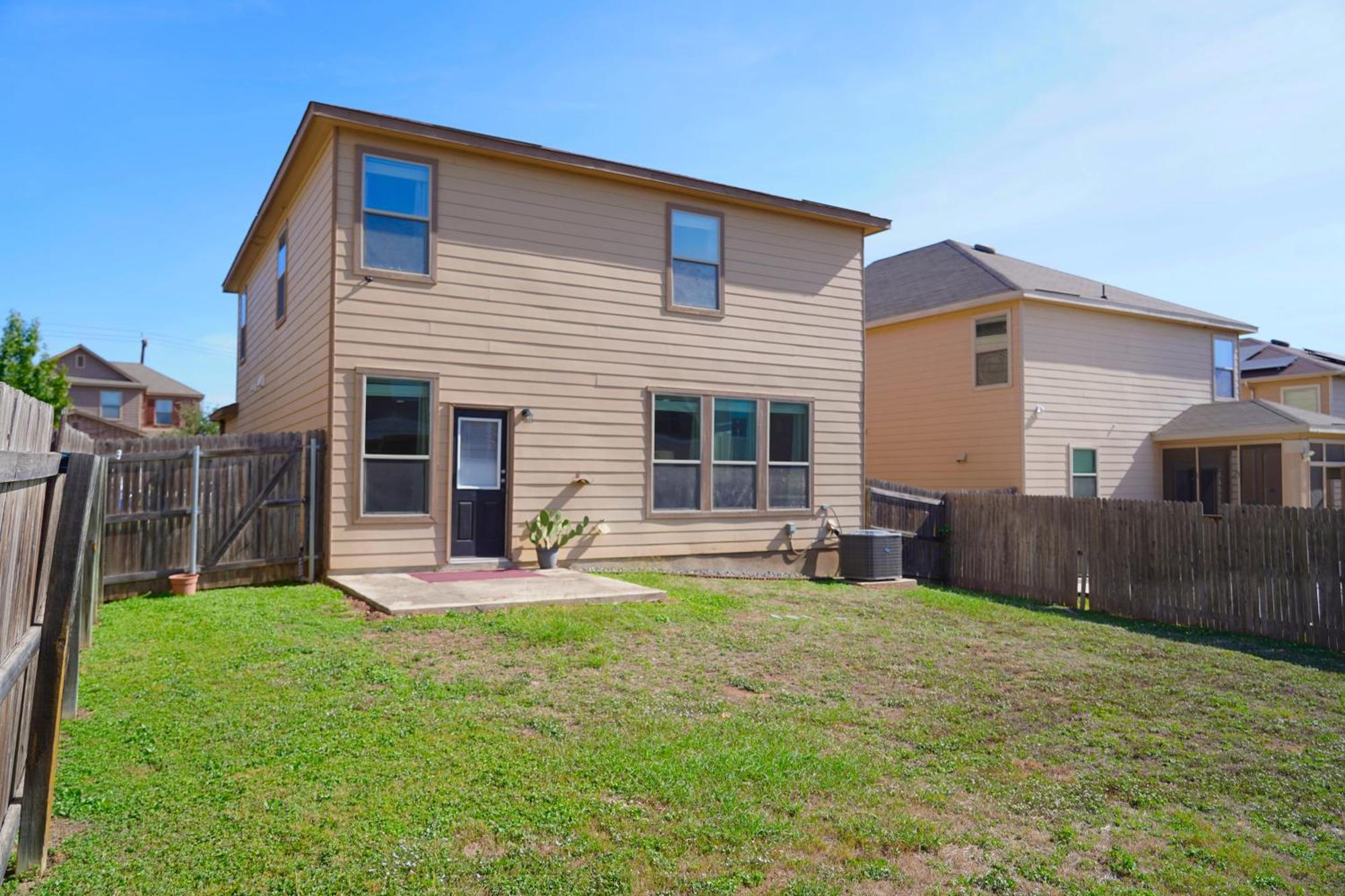 Villa Peaceful Near I-10 For Extended Family Stays! *