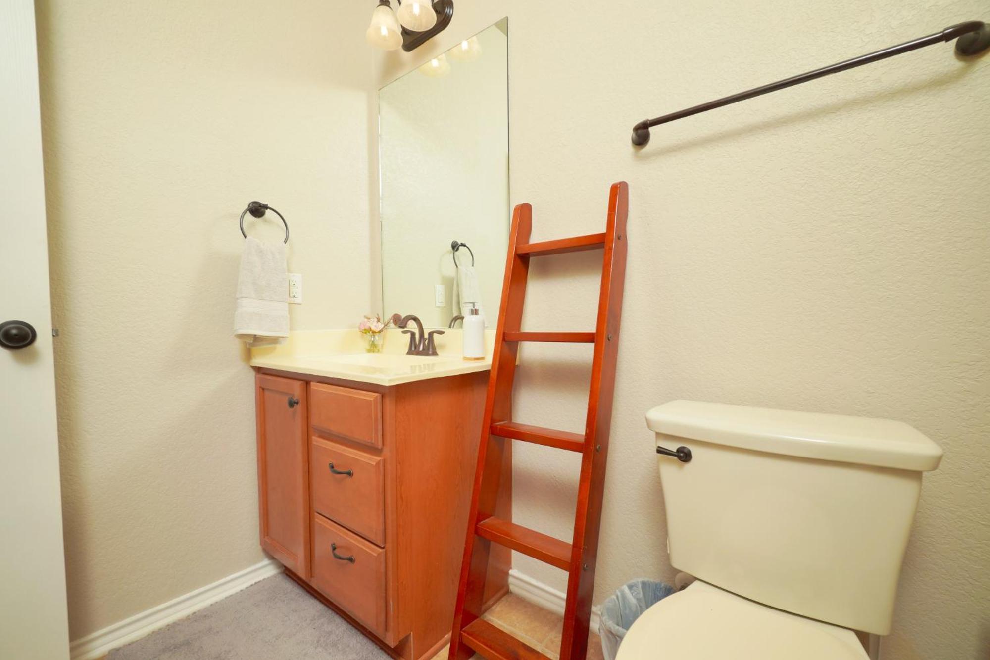 Peaceful Near I-10 For Extended Family Stays! San Antonio