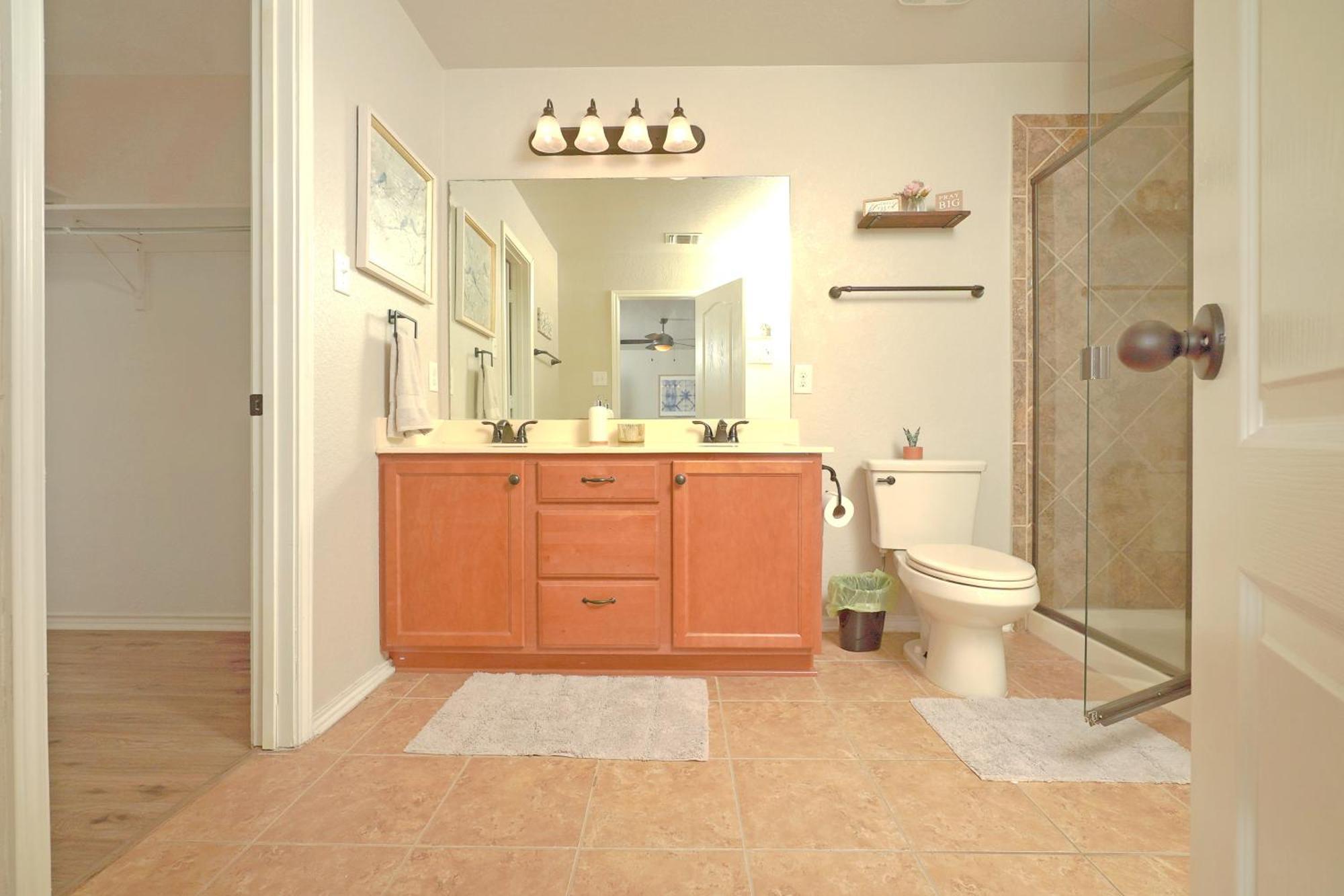 Peaceful Near I-10 For Extended Family Stays! *