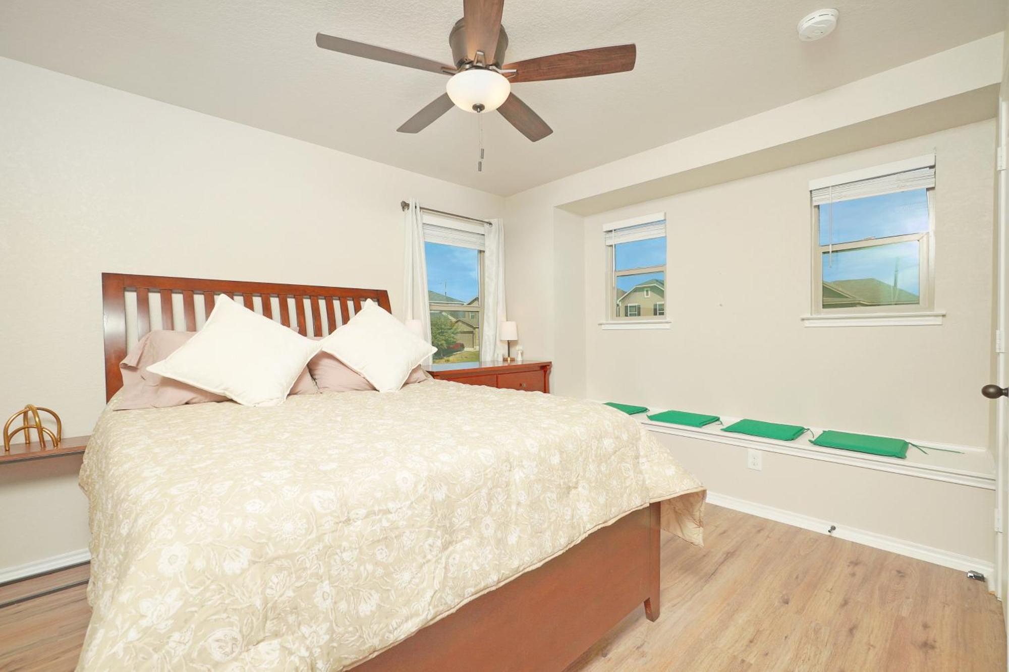 Peaceful Near I-10 For Extended Family Stays! * San Antonio