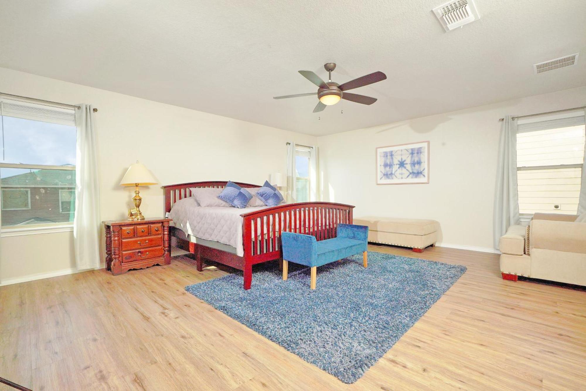 Peaceful Near I-10 For Extended Family Stays! Villa