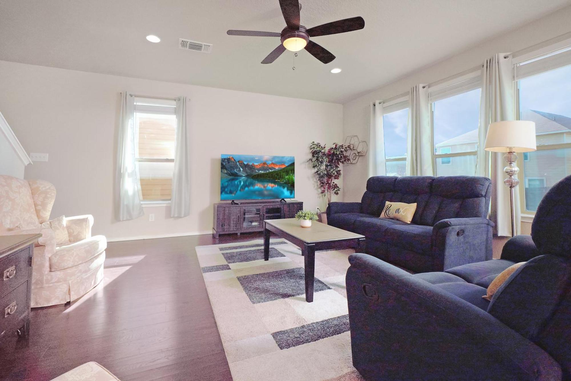 Peaceful Near I-10 For Extended Family Stays!