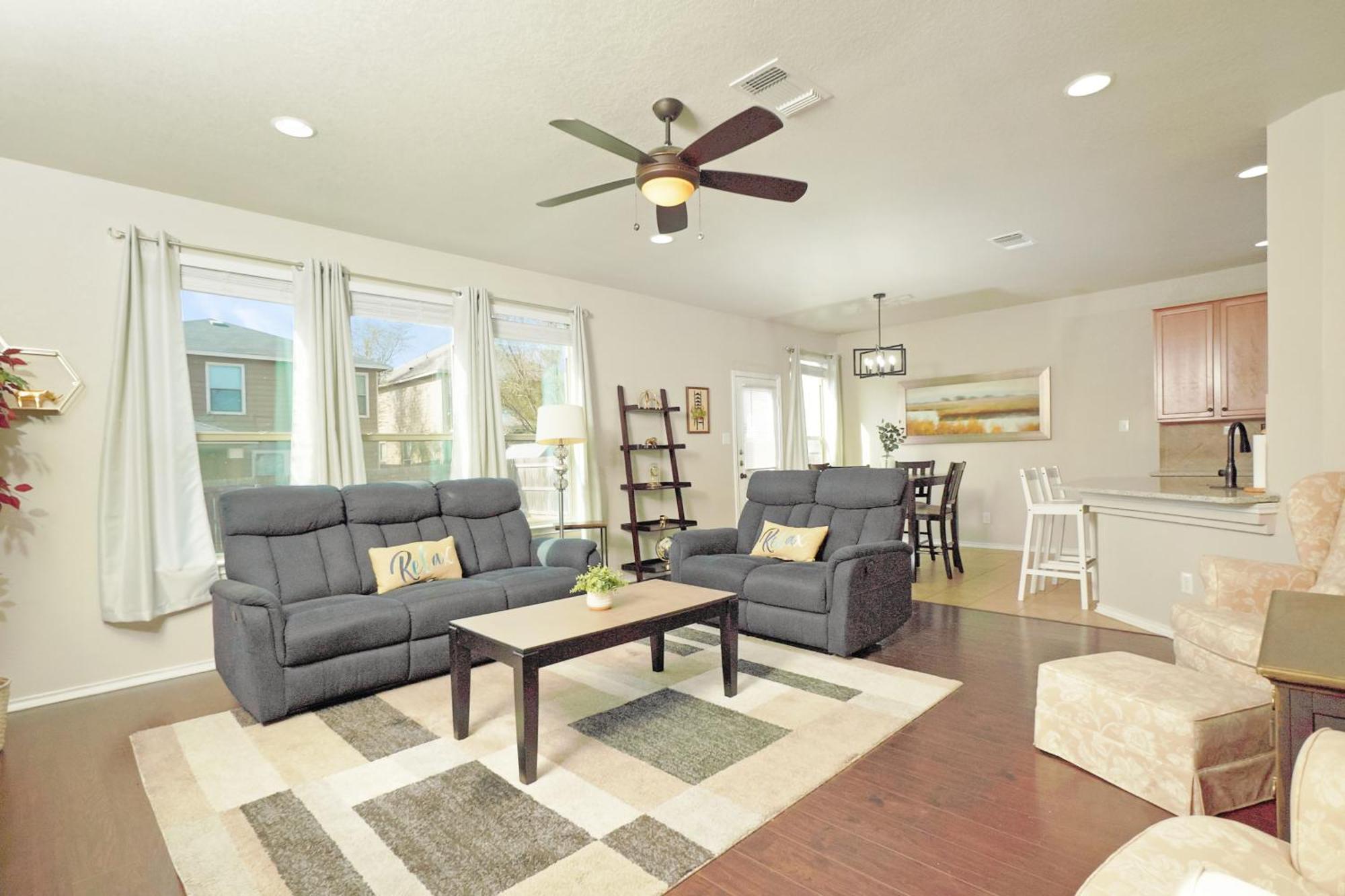 Peaceful Near I-10 For Extended Family Stays! * San Antonio