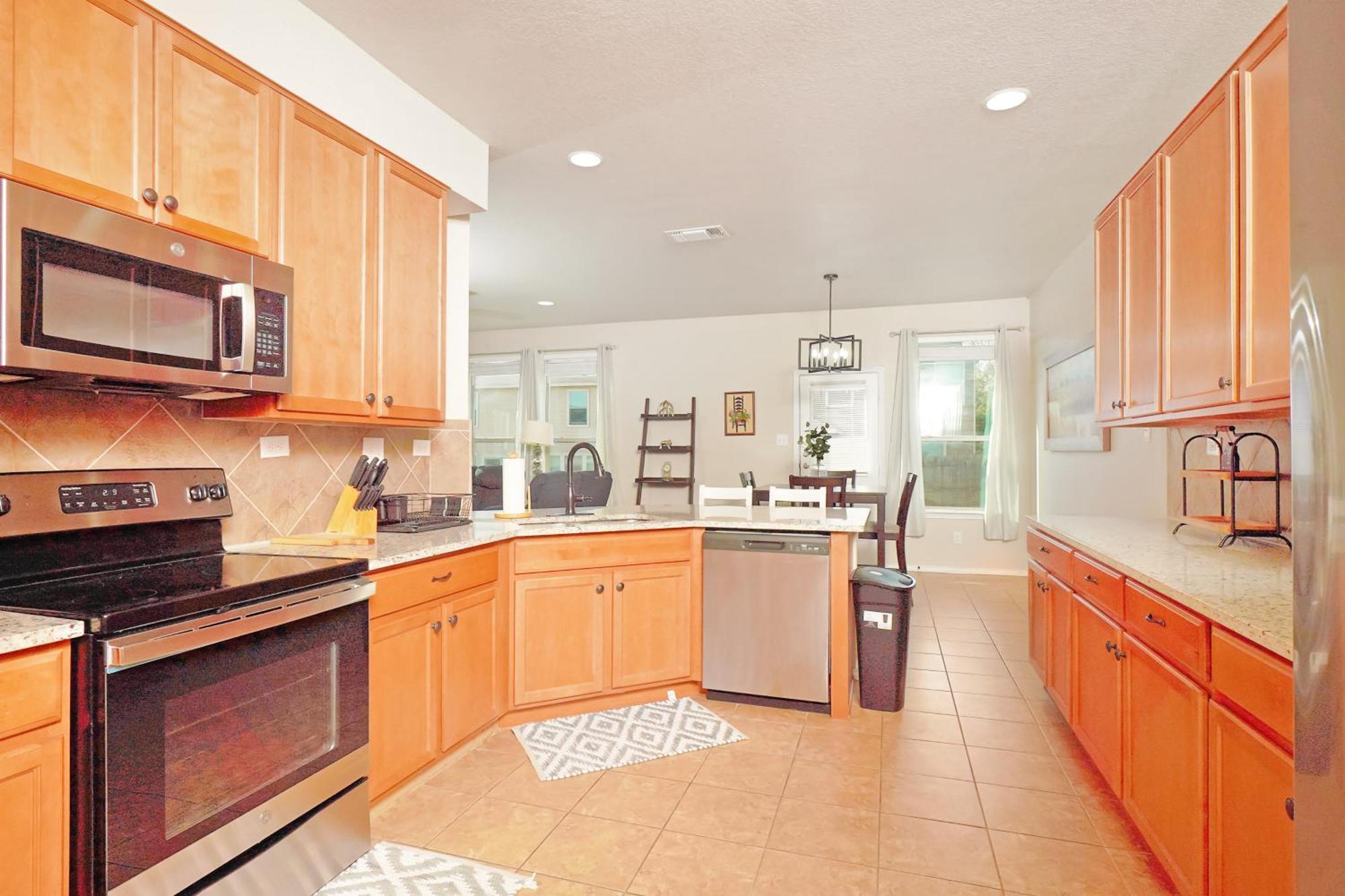 Villa Peaceful Near I-10 For Extended Family Stays! *