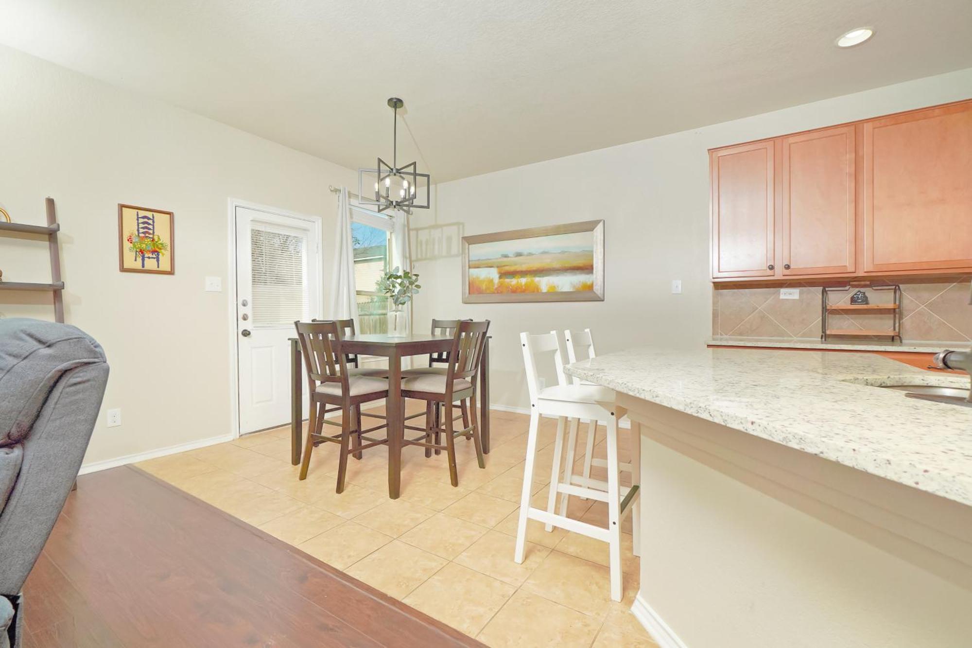 Villa Peaceful Near I-10 For Extended Family Stays! San Antonio