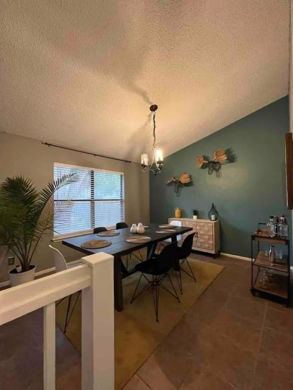 Bed & Breakfast Cheerful Private With Pool