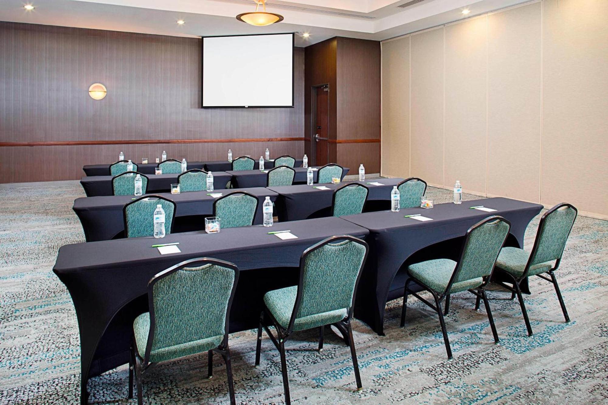 Courtyard By Marriott Seaworld/westover Hills Hotel
