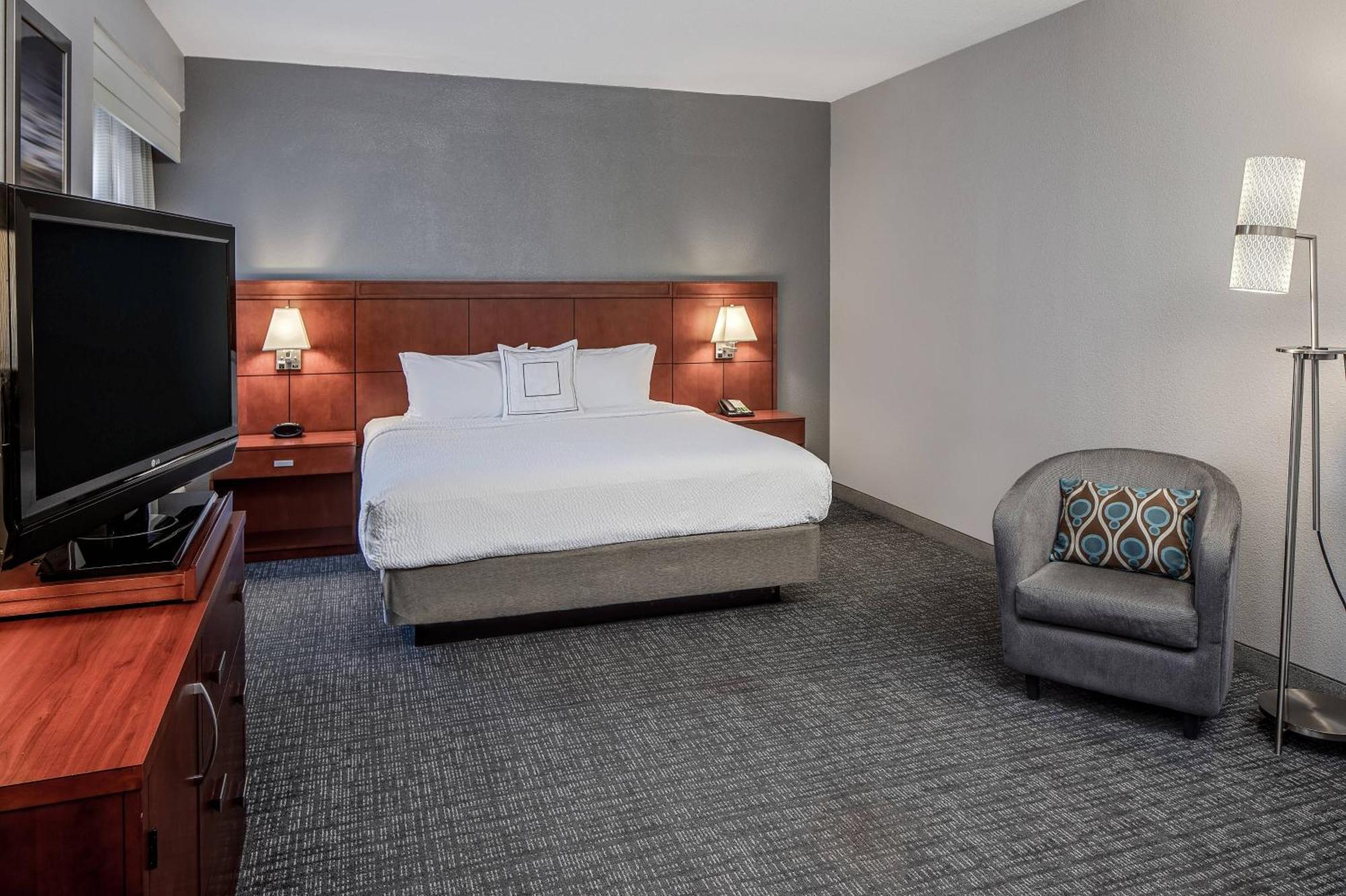 Hotel Courtyard By Marriott Seaworld/westover Hills 3*